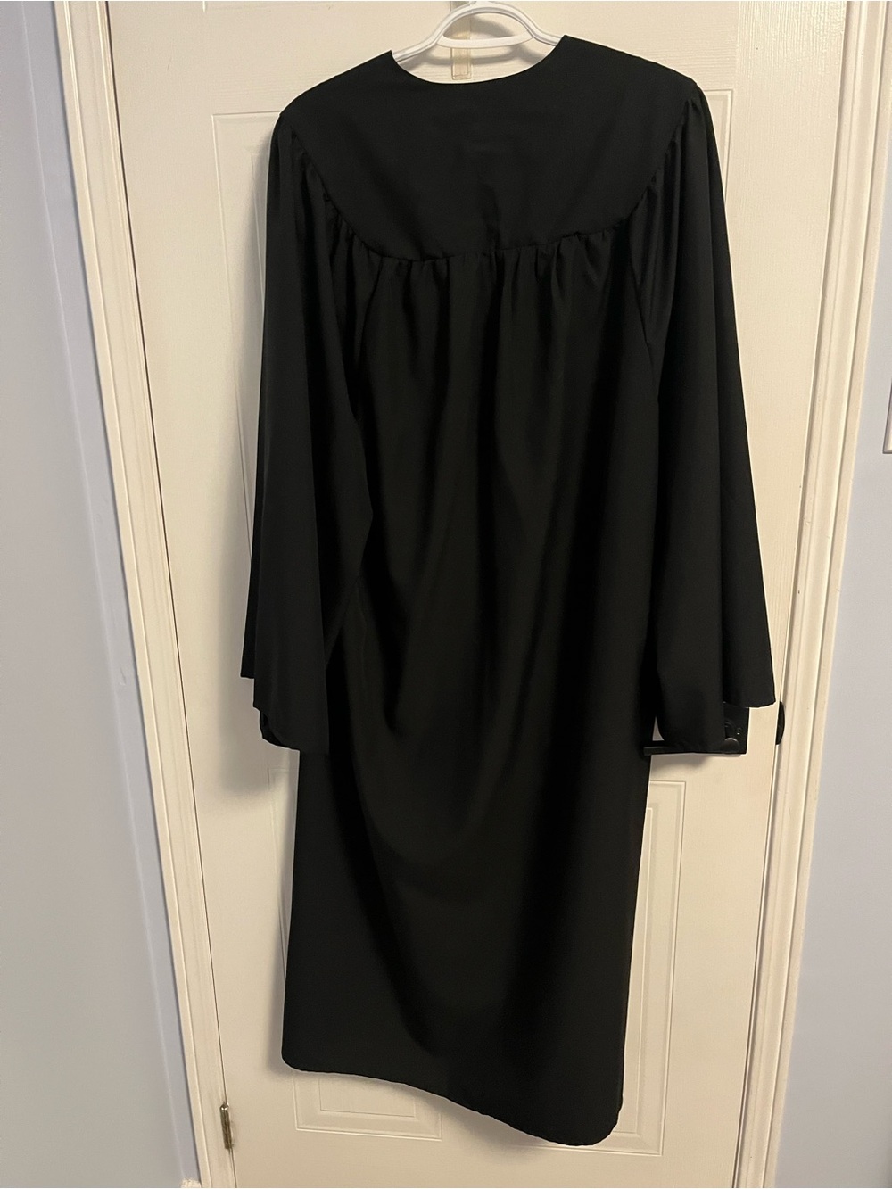 Graduation gown - Picture 4 of 4